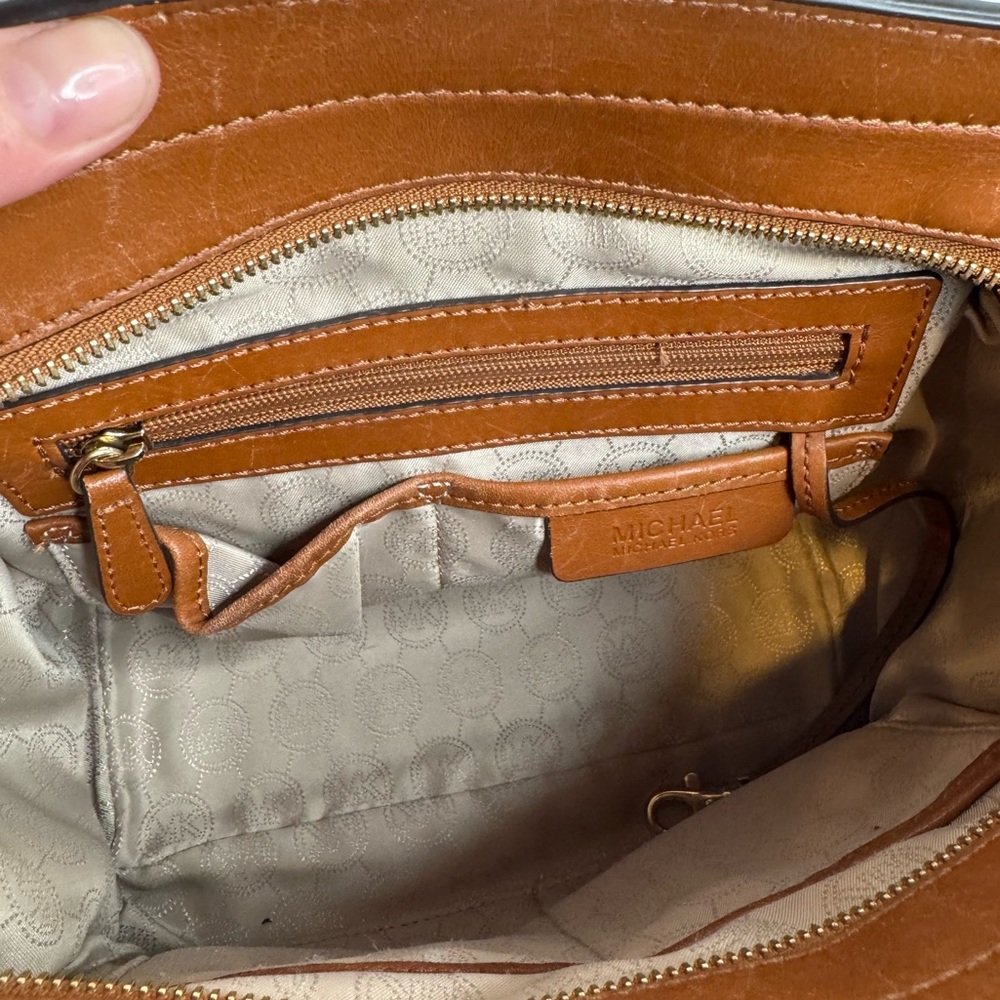 Michael‎ Kors | Hamilton Traveler Luggage Messenger Leather Crossbody Handbag - Picture 15 of 16